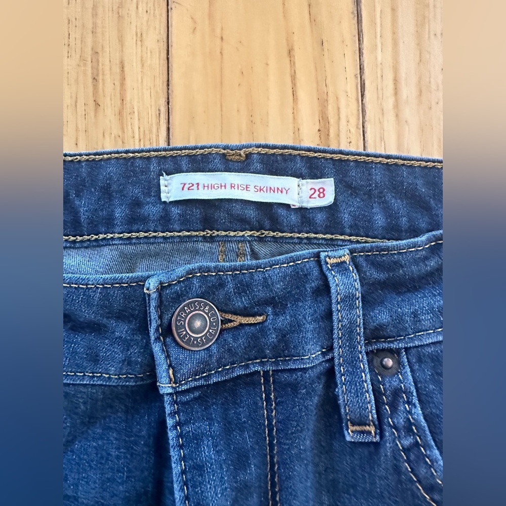 Levis High Rise Skinny - Picture 5 of 6